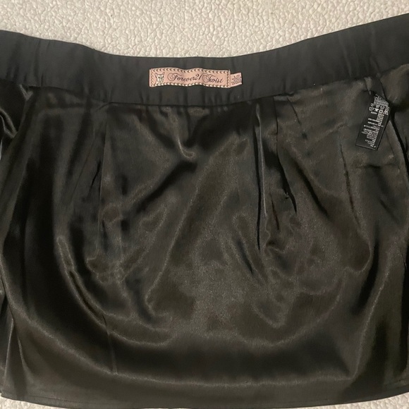 NWOT black front button skirt - Picture 3 of 3